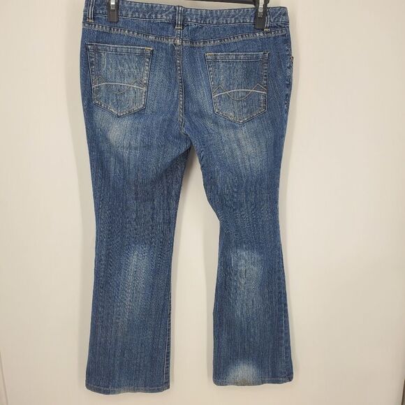 Mossimo Supply Co Boot Cut Blue Jean With Stitching on Back Pockets Size 13 - Picture 7 of 7